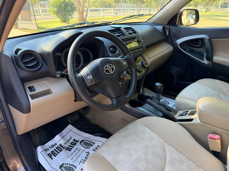 Toyota RAV4 Base I4 2WD 2012