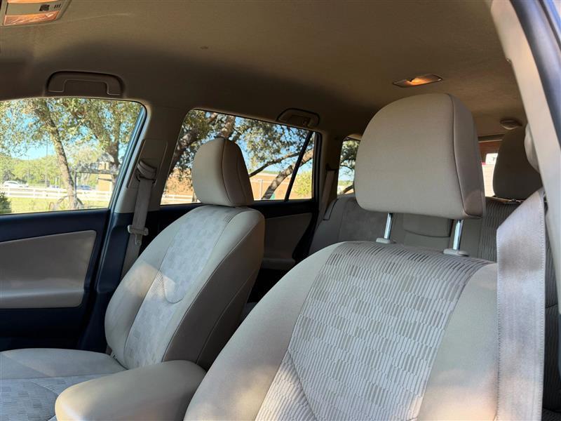 Toyota RAV4 Base I4 2WD 2012