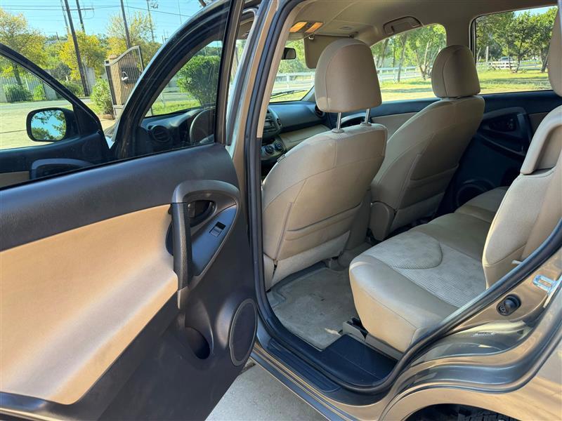 Toyota RAV4 Base I4 2WD 2012