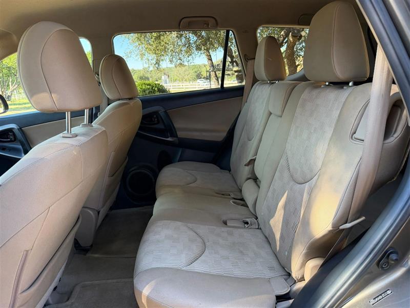 Toyota RAV4 Base I4 2WD 2012