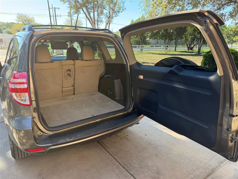 Toyota RAV4 Base I4 2WD 2012