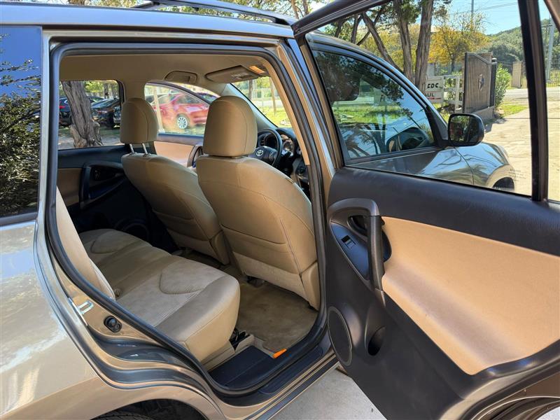 Toyota RAV4 Base I4 2WD 2012