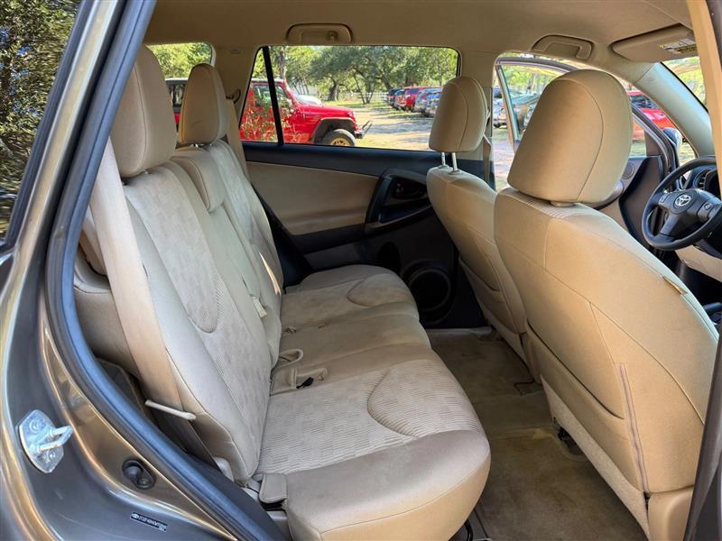 Toyota RAV4 Base I4 2WD 2012