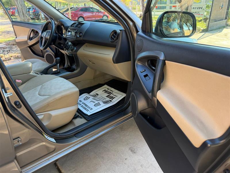 Toyota RAV4 Base I4 2WD 2012
