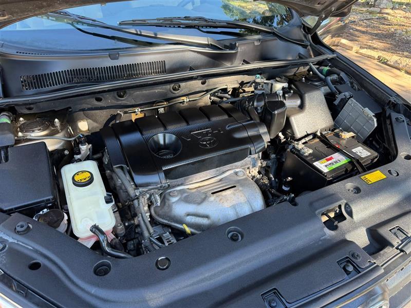 Toyota RAV4 Base I4 2WD 2012