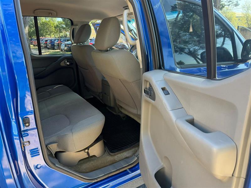 Nissan Frontier SL Crew Cab 5AT 4WD 2015