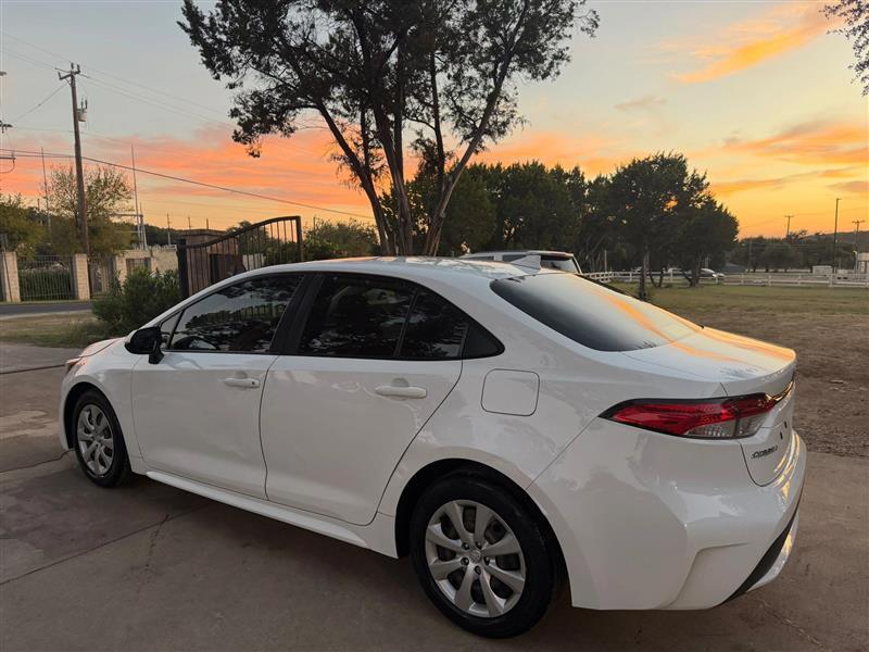 Toyota Corolla LE Hybrid 2022