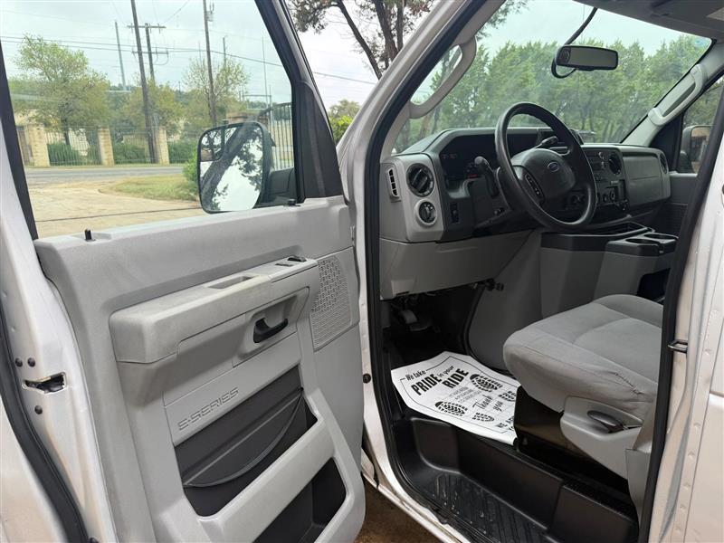 Ford Econoline E-150 2012