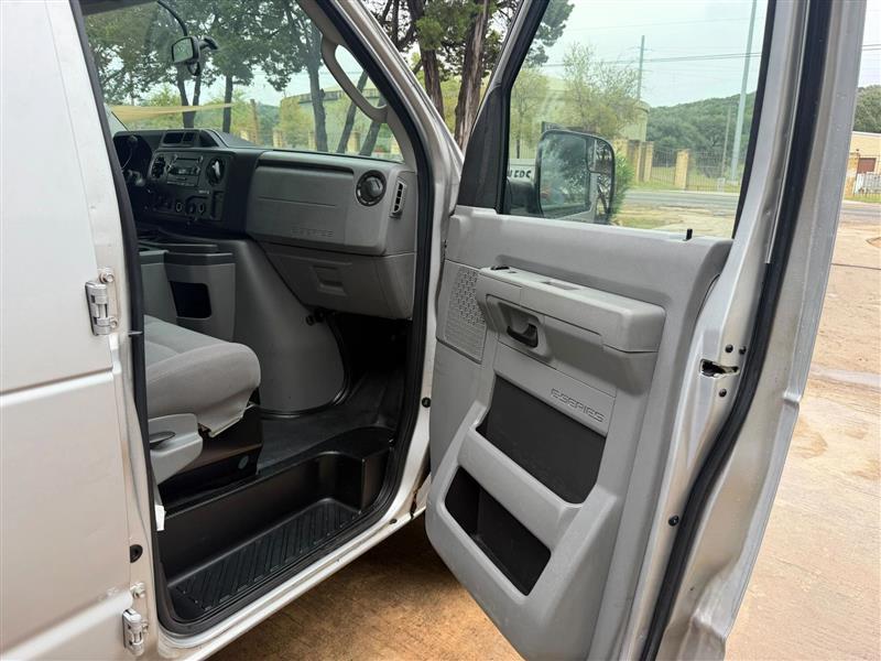 Ford Econoline E-150 2012
