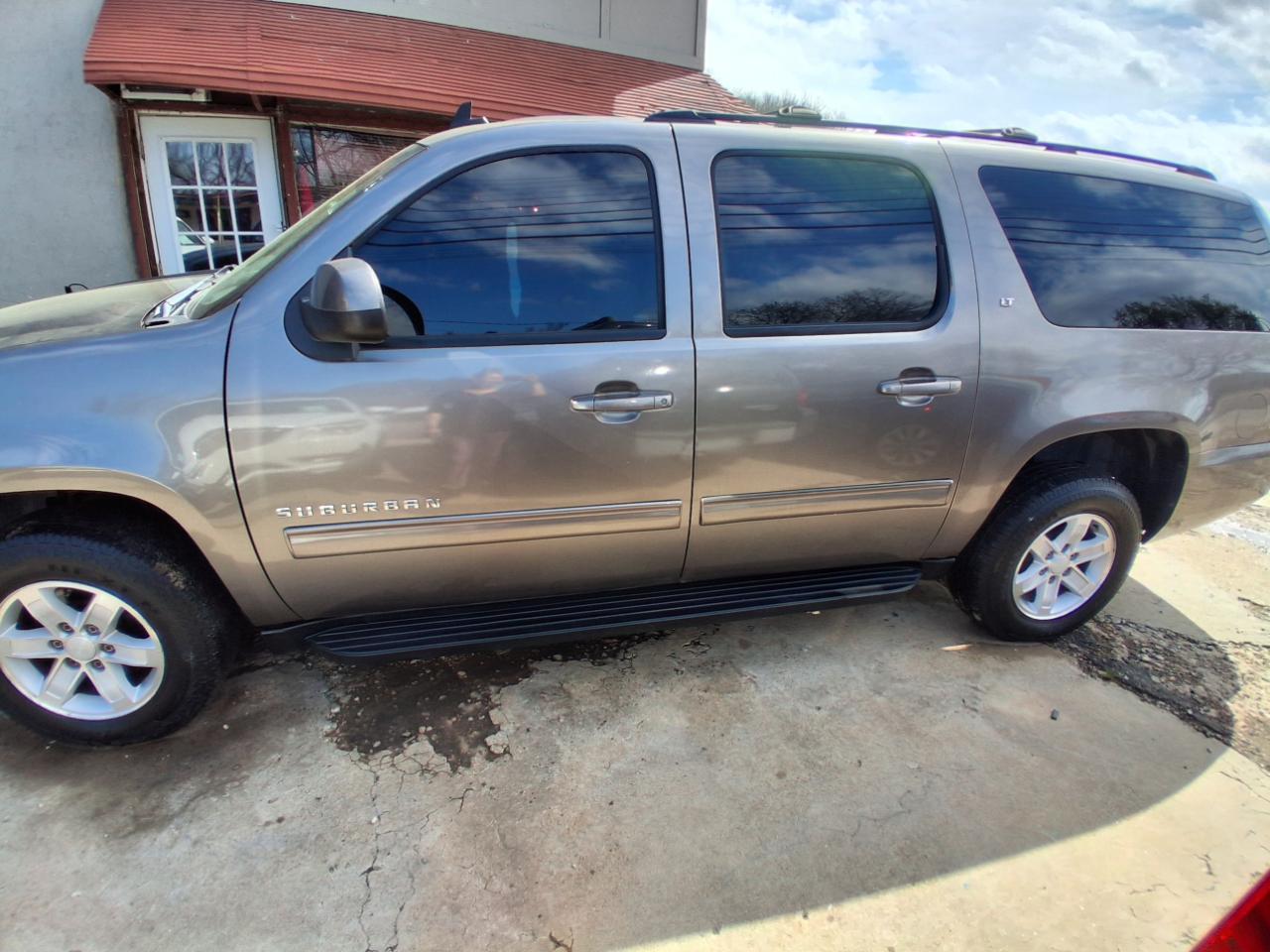 Chevrolet Suburban LT 1500 2WD 2012