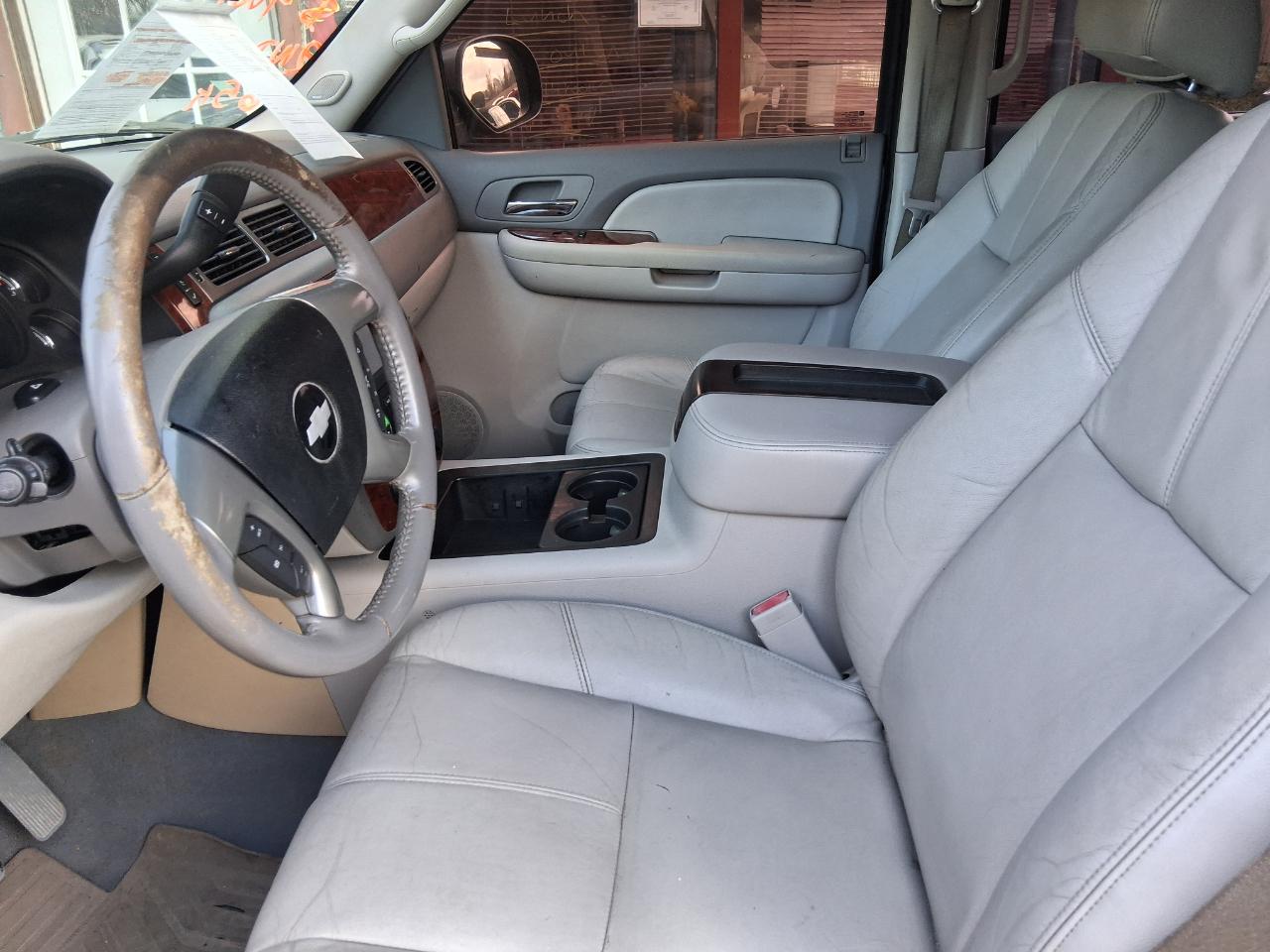 Chevrolet Suburban LT 1500 2WD 2012