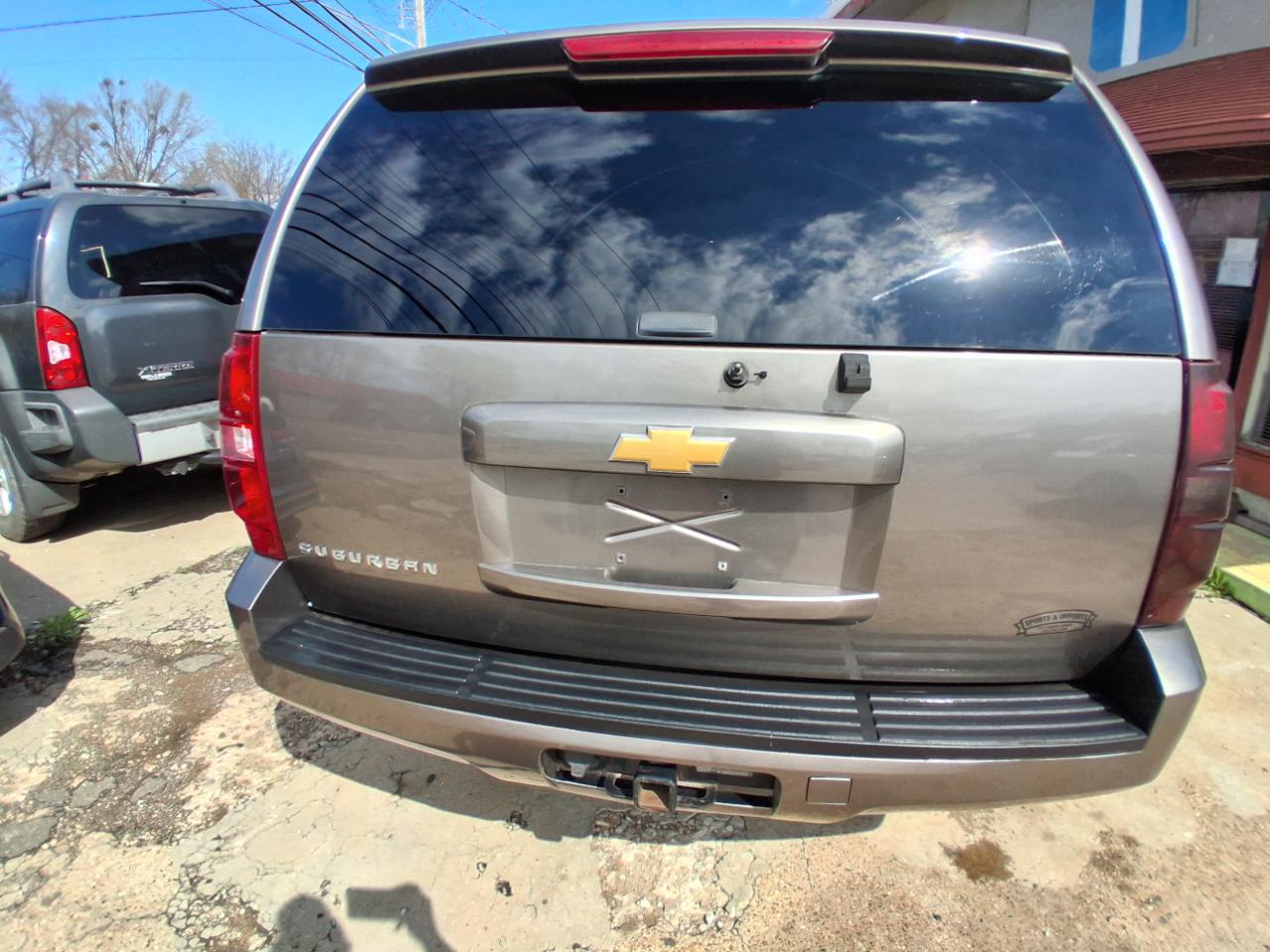 Chevrolet Suburban LT 1500 2WD 2012