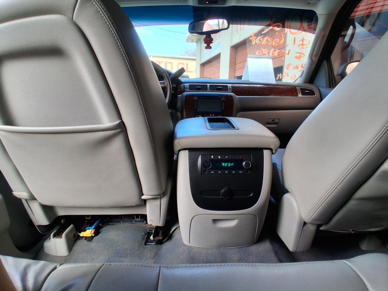 Chevrolet Suburban LT 1500 2WD 2012