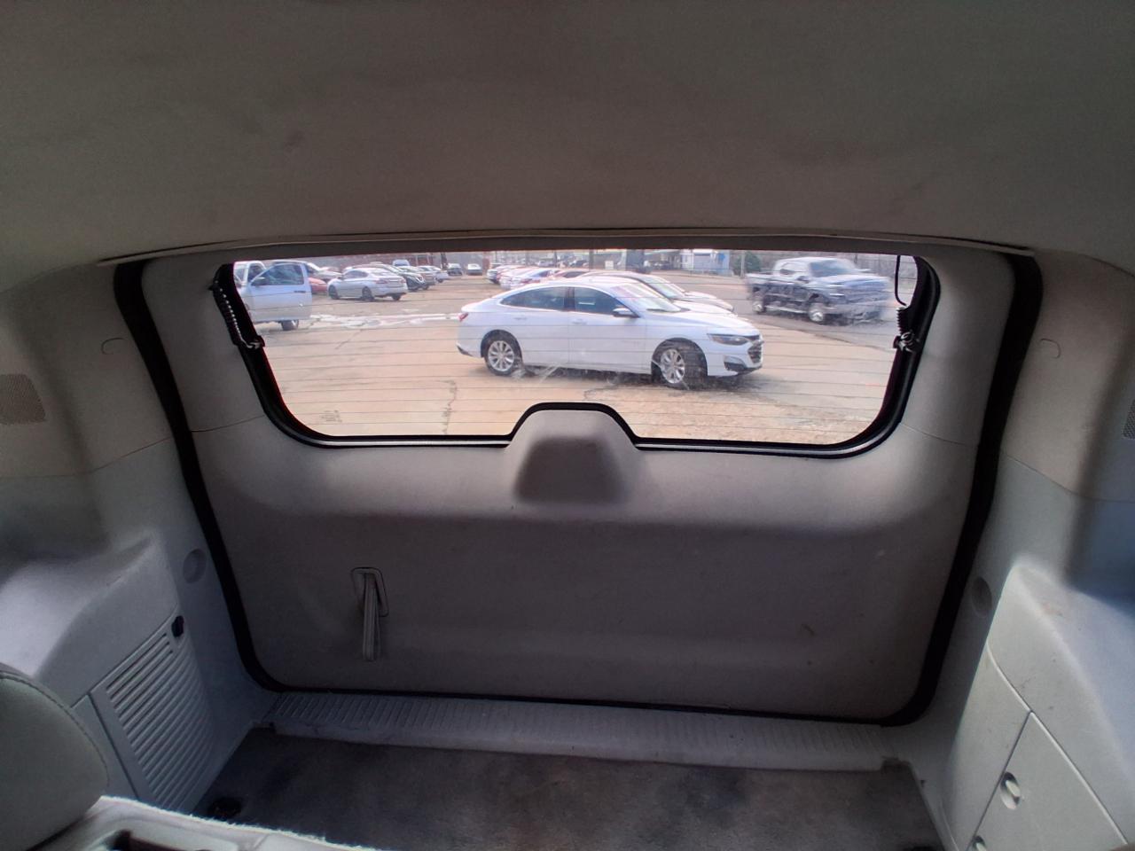 Chevrolet Suburban LT 1500 2WD 2012