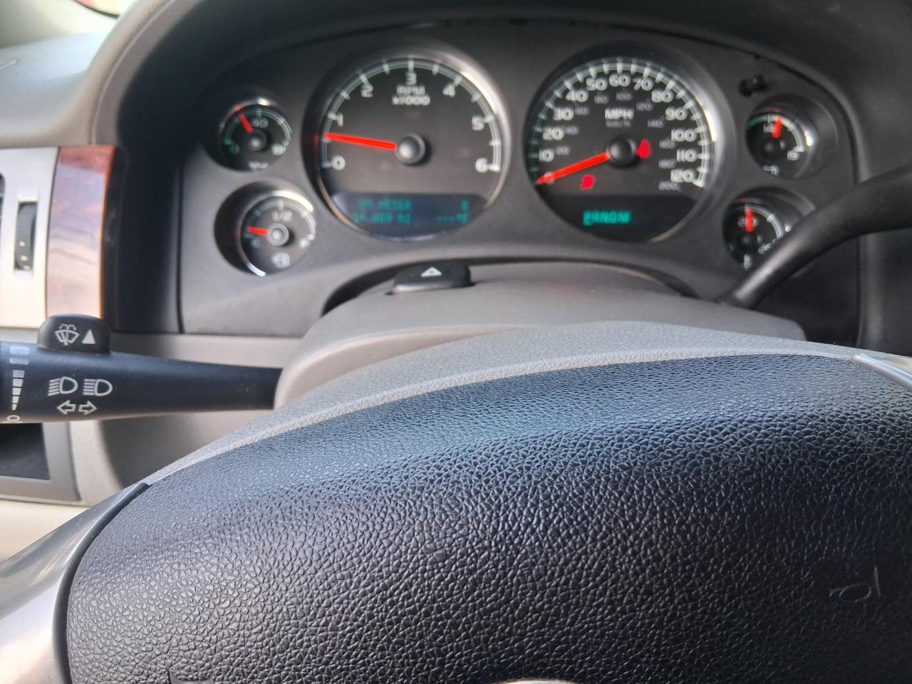 Chevrolet Suburban LT 1500 2WD 2012