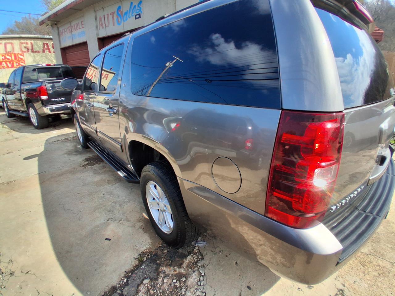 Chevrolet Suburban LT 1500 2WD 2012