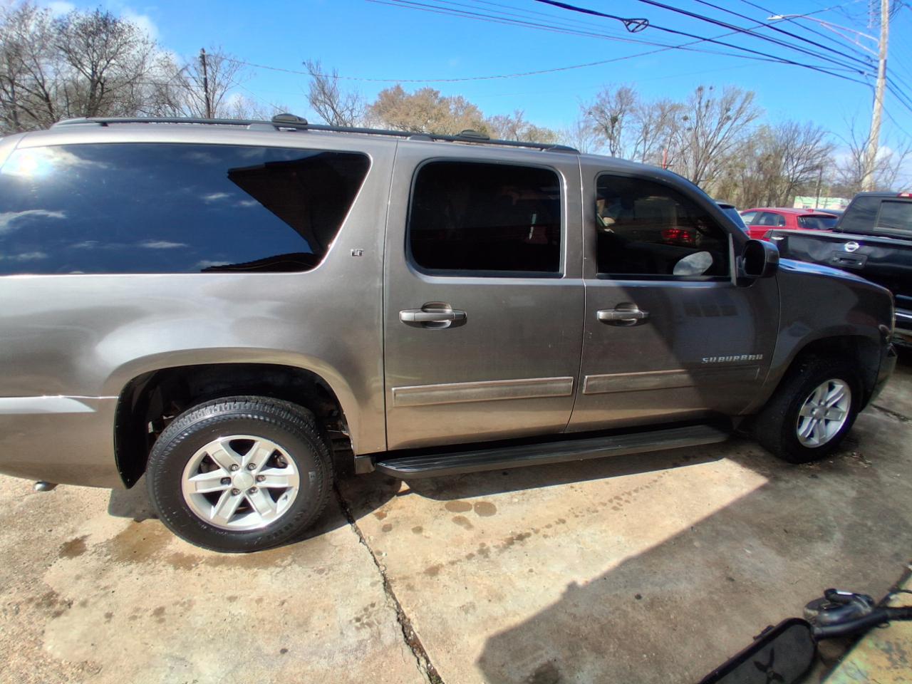 Chevrolet Suburban LT 1500 2WD 2012