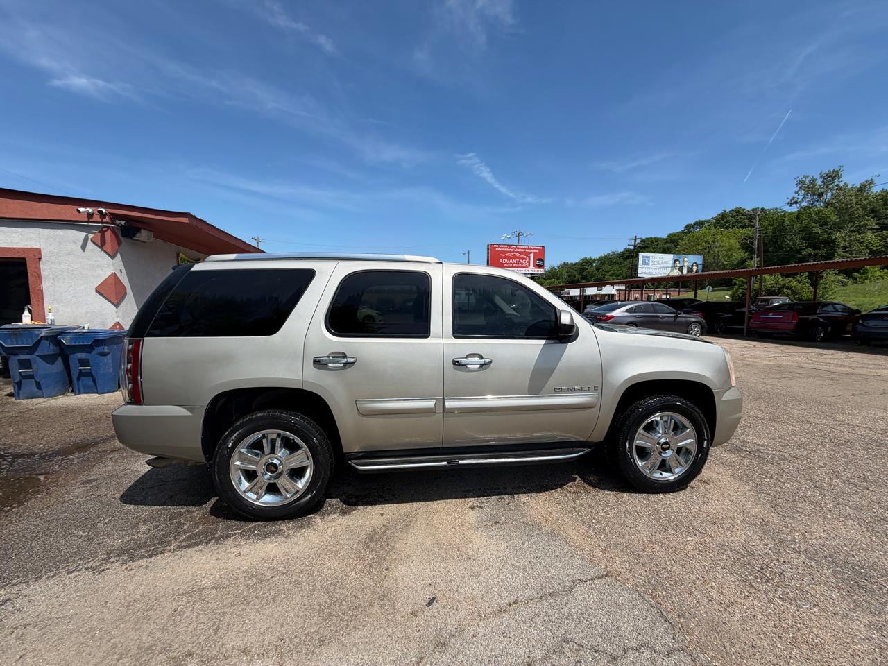 GMC Yukon Denali AWD 2008