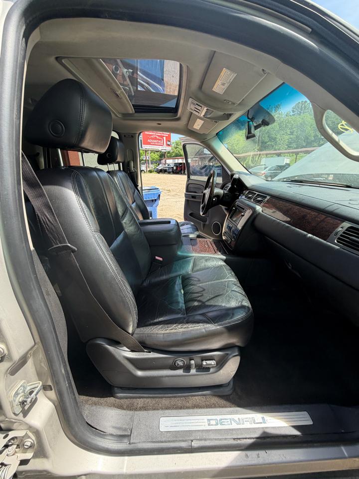 GMC Yukon Denali AWD 2008