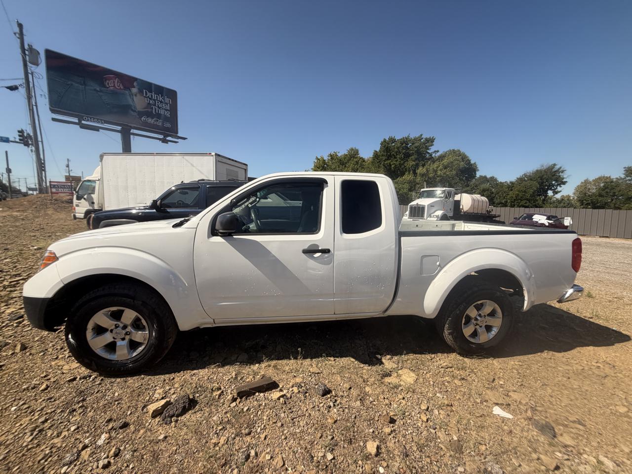 Nissan Frontier SV King Cab I4 5MT 2WD 2016
