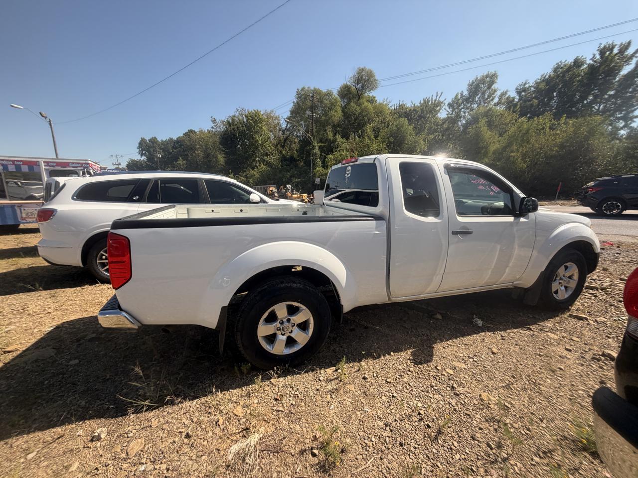 Nissan Frontier SV King Cab I4 5MT 2WD 2016