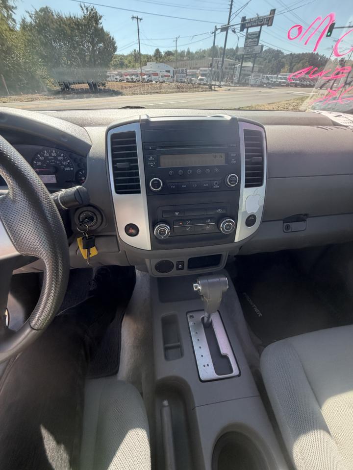 Nissan Frontier SV King Cab I4 5MT 2WD 2016