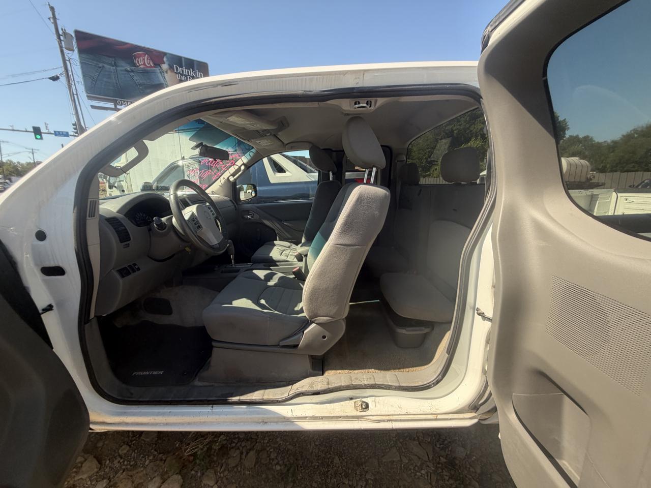 Nissan Frontier SV King Cab I4 5MT 2WD 2016