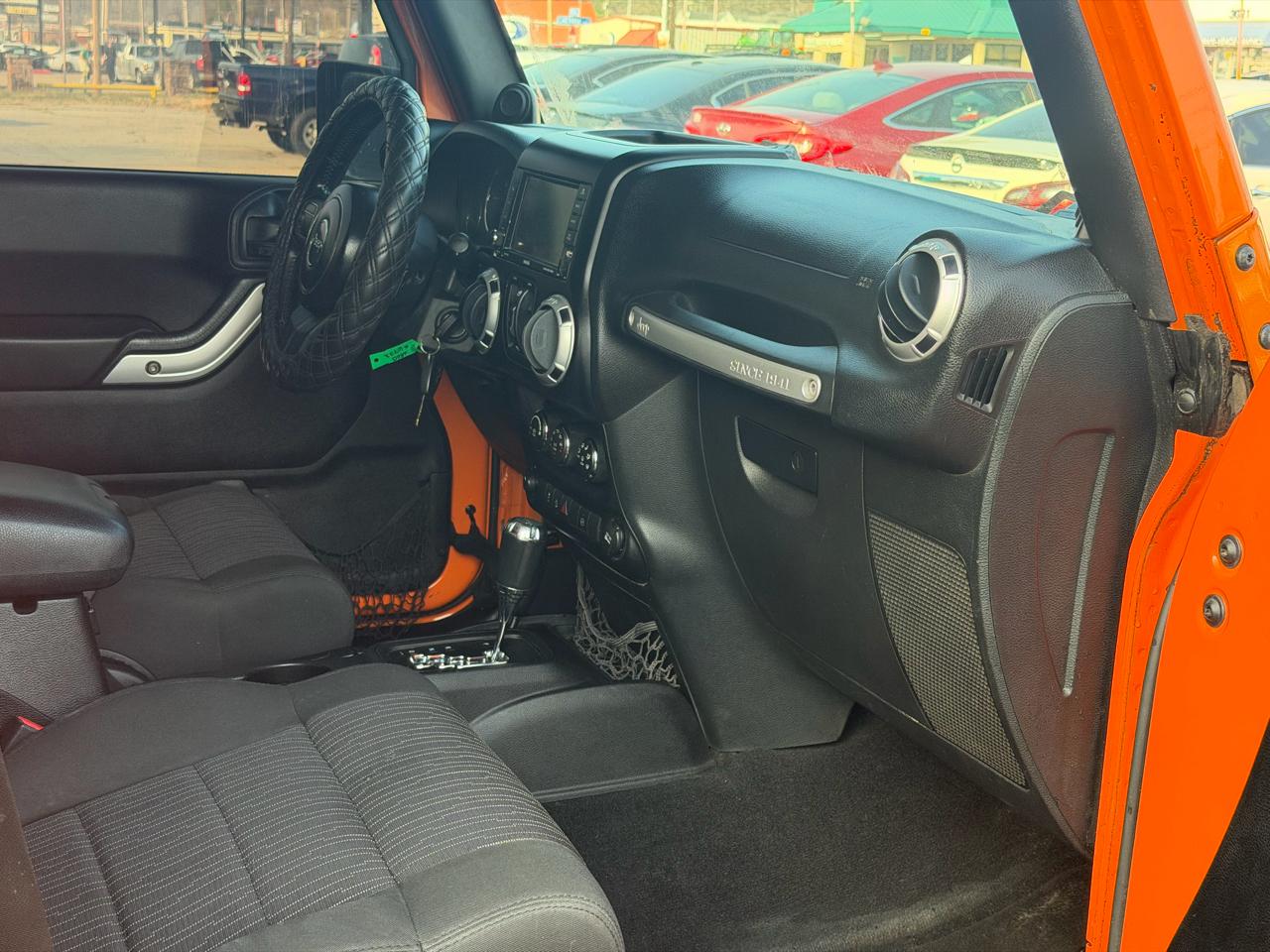 Jeep Wrangler Unlimited Sahara 4WD 2012