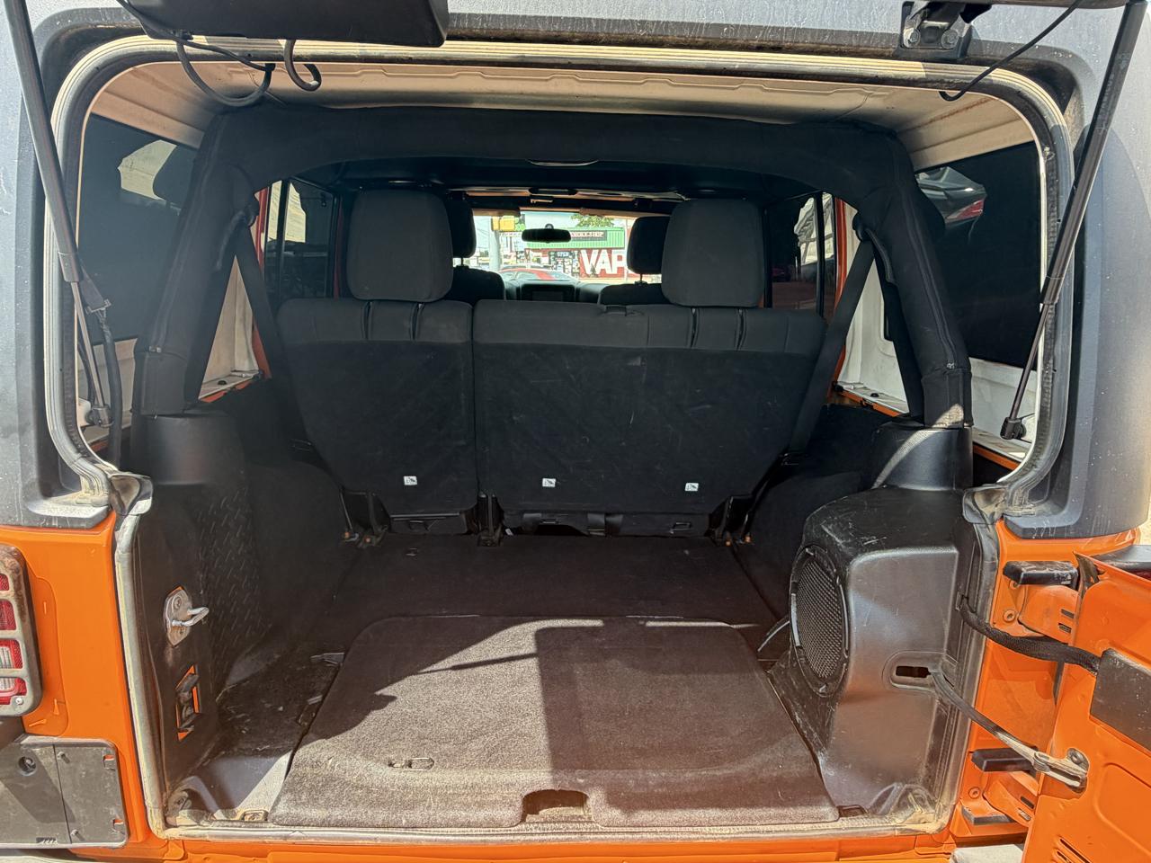 Jeep Wrangler Unlimited Sahara 4WD 2012