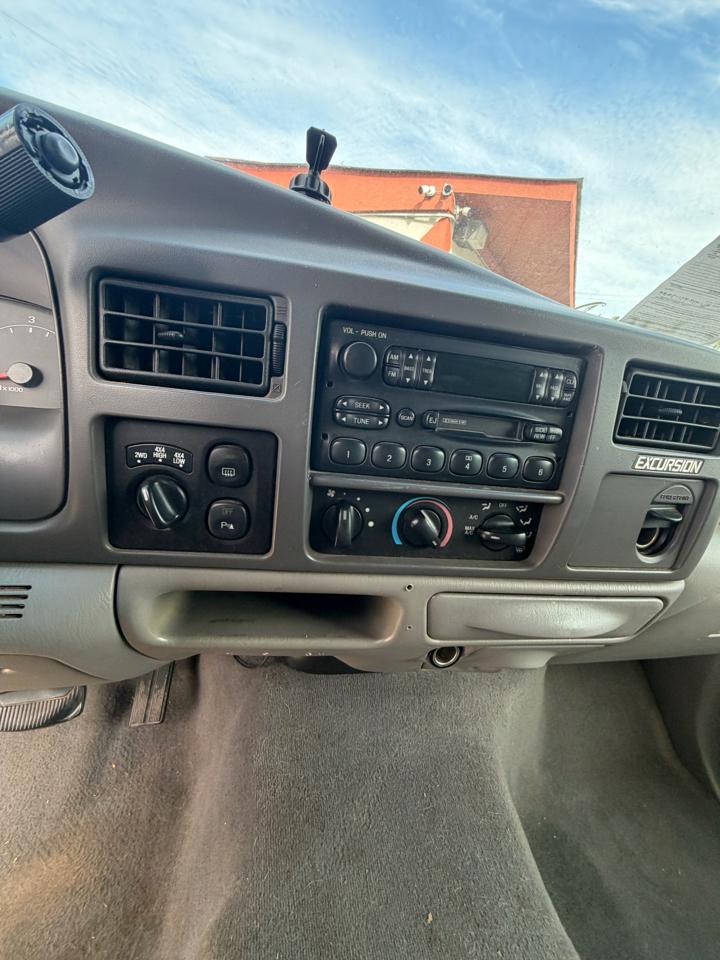 Ford Excursion XLT 4WD 2001