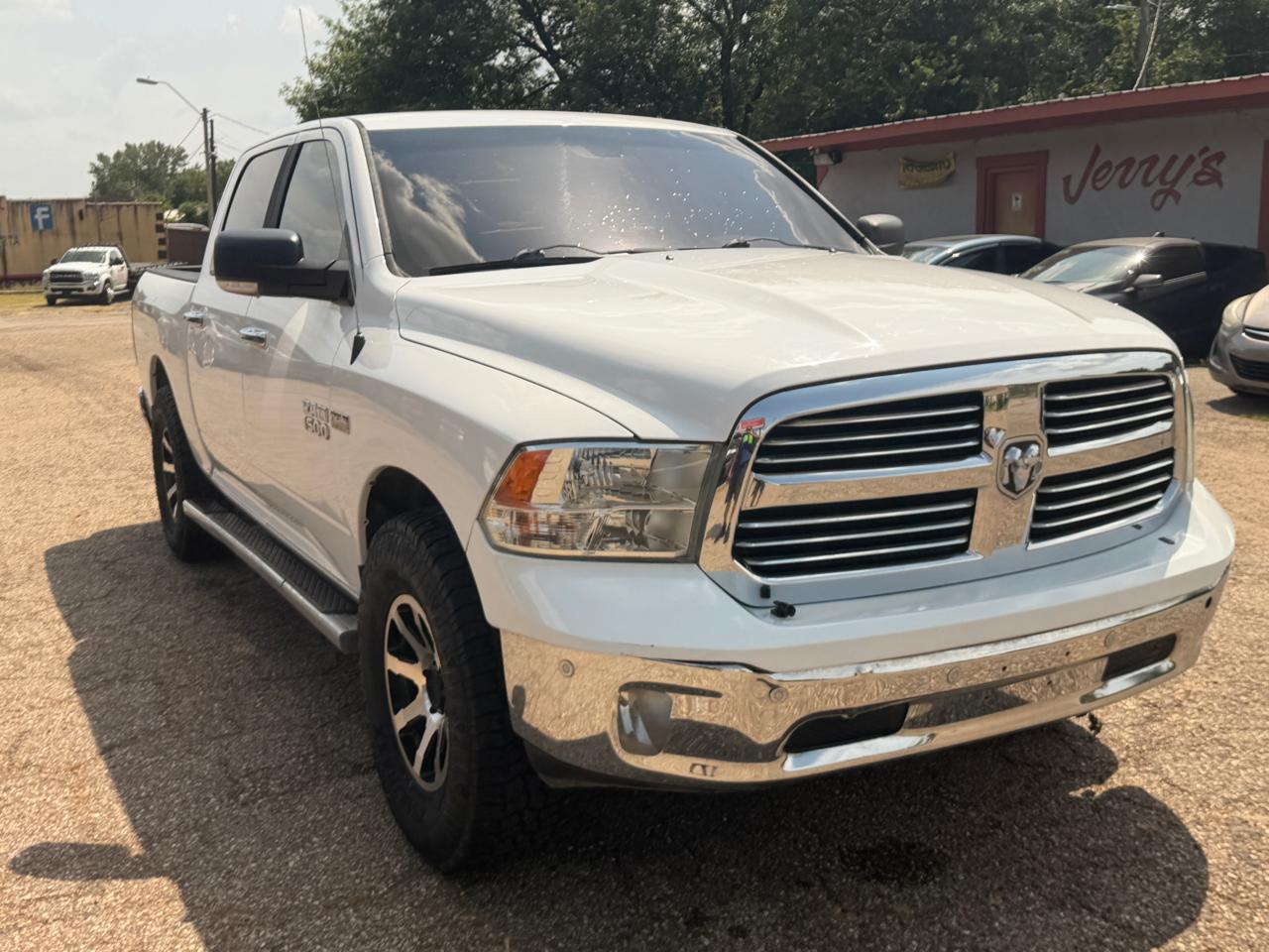 RAM 1500 SLT Crew Cab SWB 2WD 2015