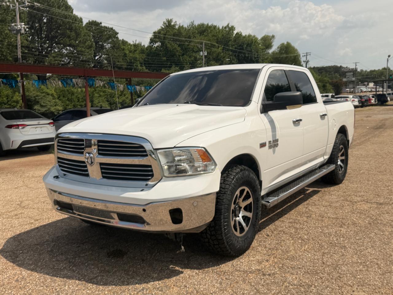 RAM 1500 SLT Crew Cab SWB 2WD 2015