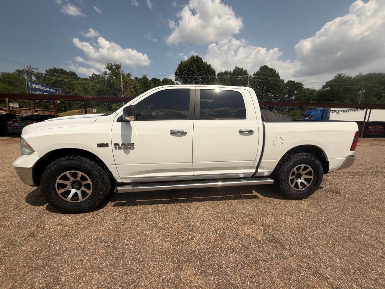 RAM 1500 SLT Crew Cab SWB 2WD 2015