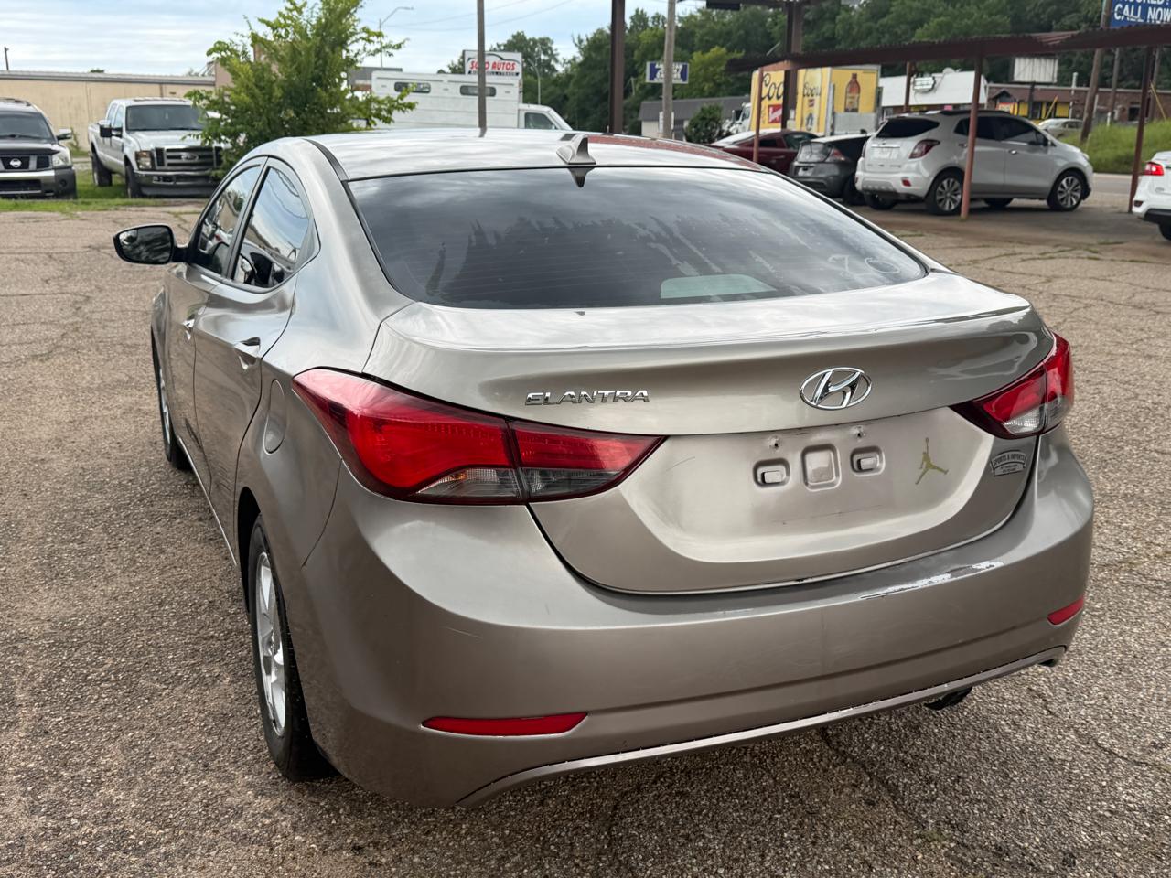 Hyundai Elantra SE 6AT 2015