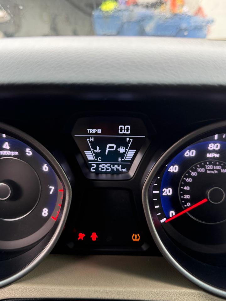 Hyundai Elantra SE 6AT 2015