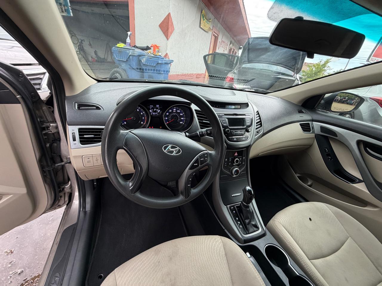 Hyundai Elantra SE 6AT 2015