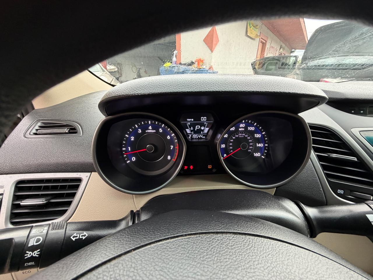 Hyundai Elantra SE 6AT 2015