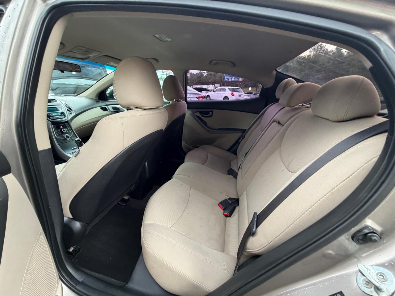 Hyundai Elantra SE 6AT 2015