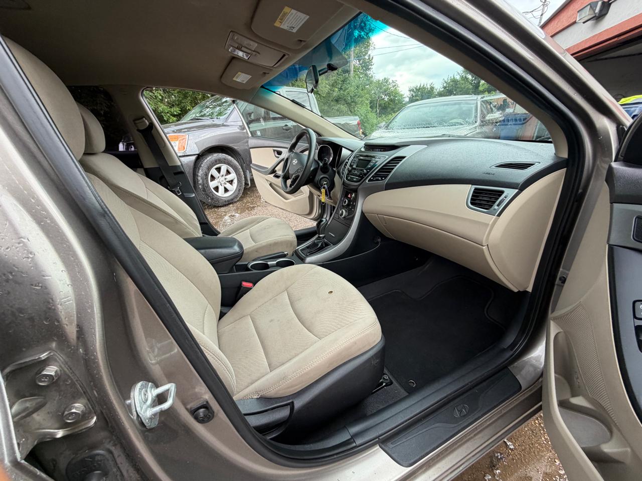 Hyundai Elantra SE 6AT 2015