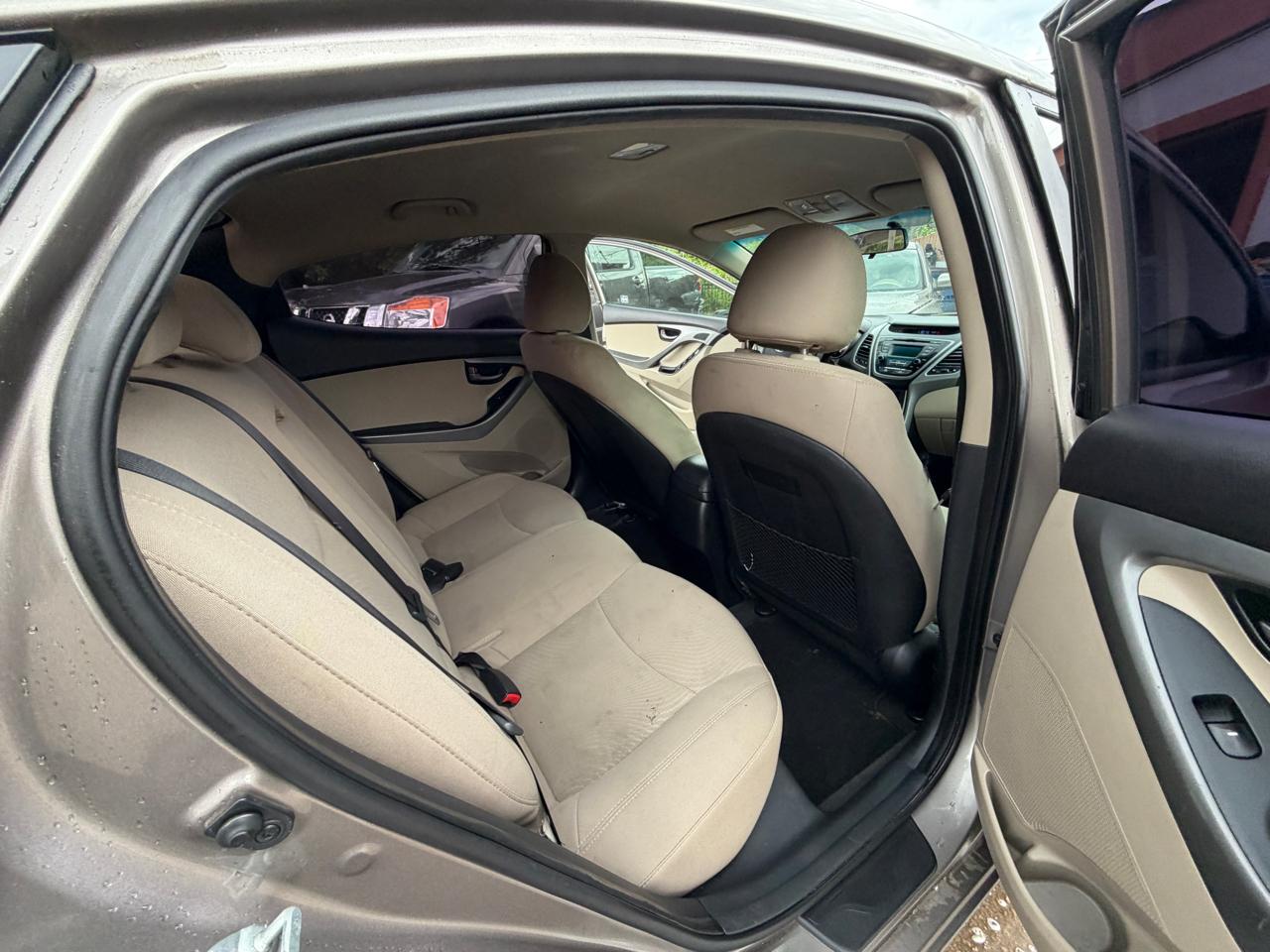 Hyundai Elantra SE 6AT 2015