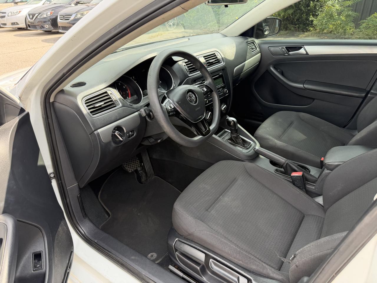 Volkswagen Jetta SE 6A 2015