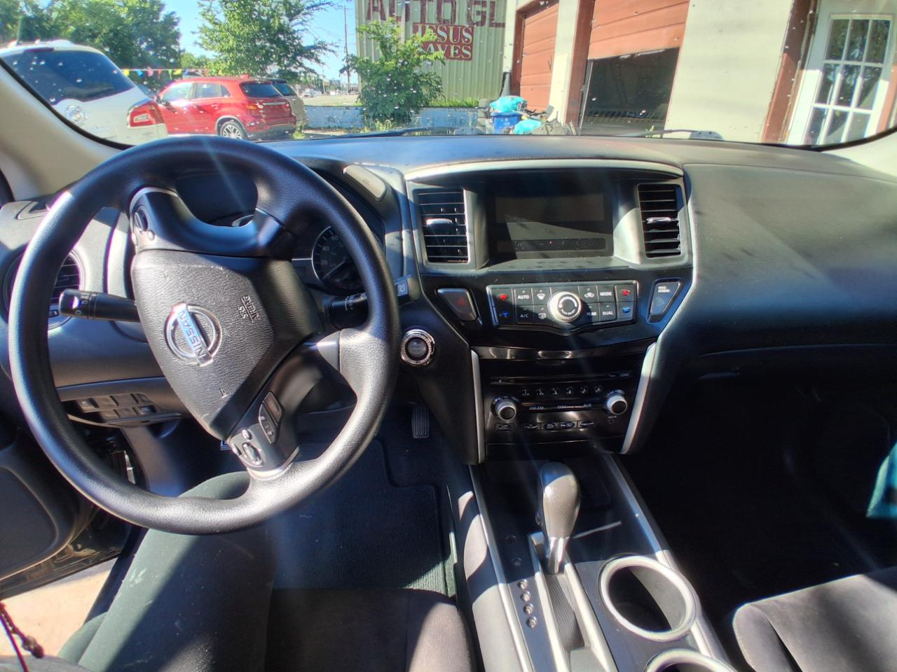 Nissan Pathfinder SL 2WD 2014