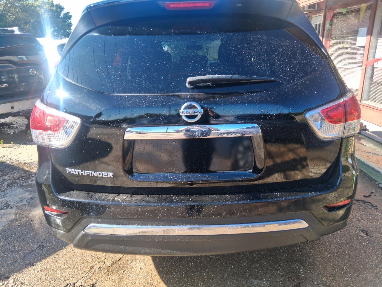 Nissan Pathfinder SL 2WD 2014