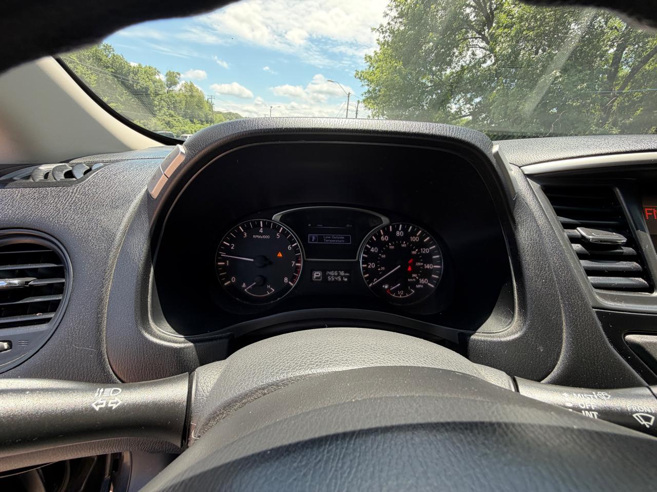 Nissan Pathfinder SL 2WD 2014