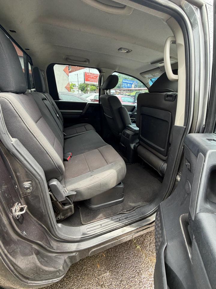 Nissan Titan S Crew Cab 2WD 2012