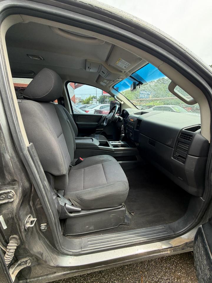 Nissan Titan S Crew Cab 2WD 2012