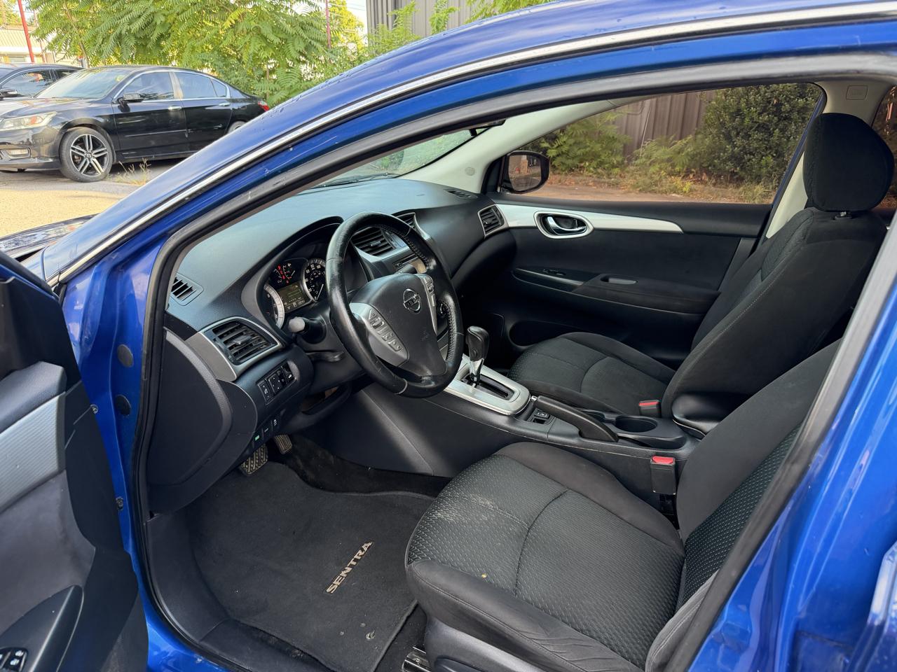 Nissan Sentra 4dr Sdn I4 CVT SR 2015