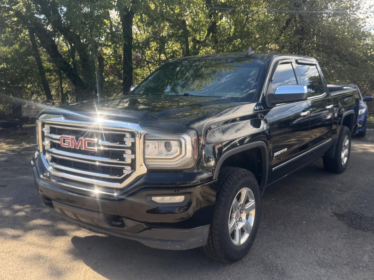 GMC Sierra 1500 4WD Crew Cab 143.5" SLT 2017