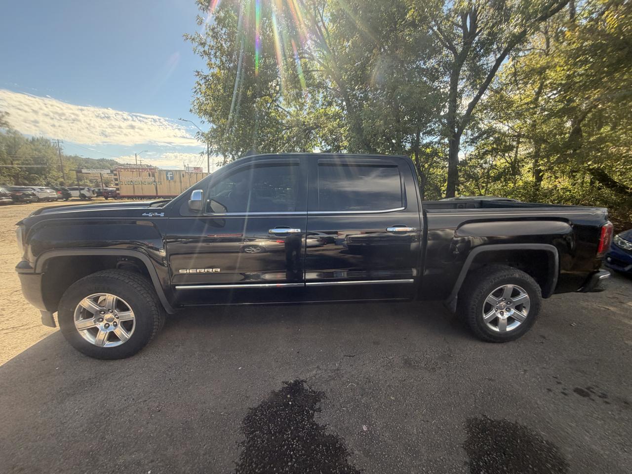 GMC Sierra 1500 4WD Crew Cab 143.5" SLT 2017