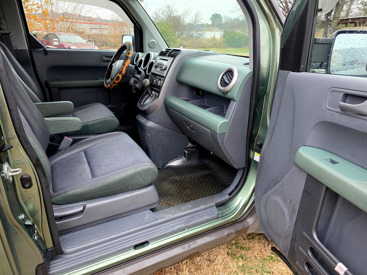 Honda Element EX 2WD AT w/ Front Side Airbags 2004